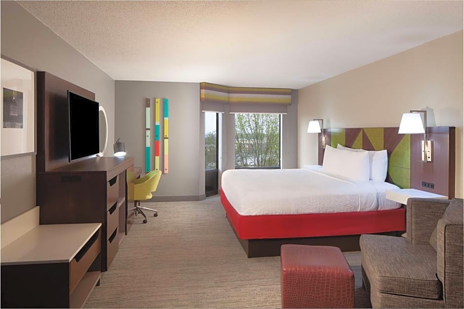 Hampton Inn By Hilton And Suites Atlanta Airport