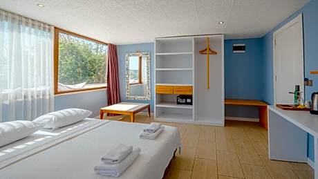 Deluxe Room with Terrace & Sea View