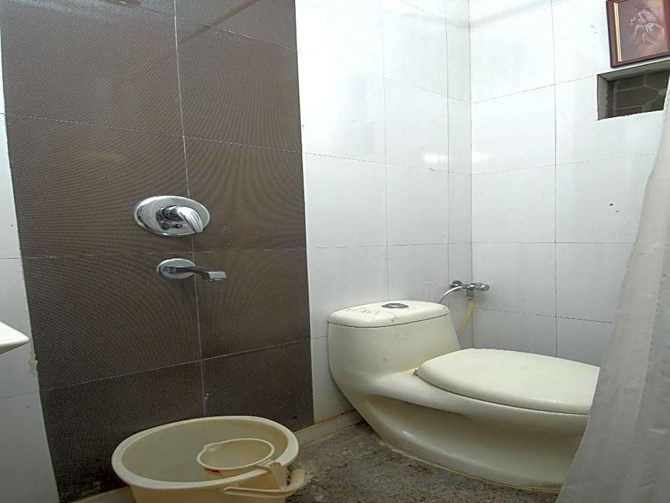 Hotel Shiv Palace – Delhi, NY