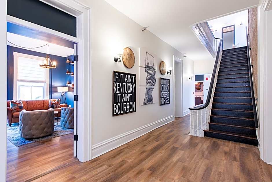 The Woodford Hotel