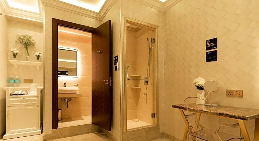 AJ Residence 