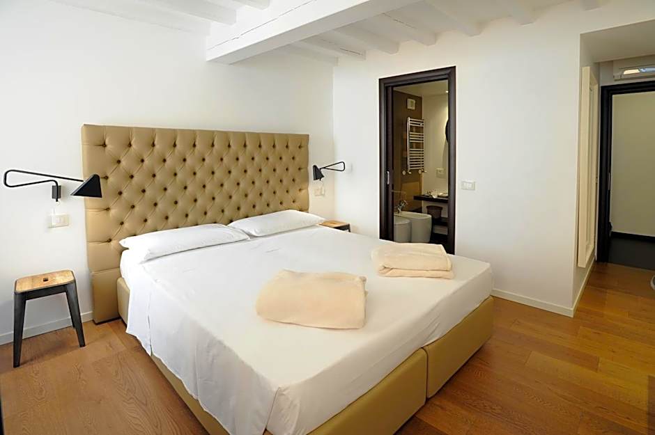 Opera 11 r&b - Guest Reservations