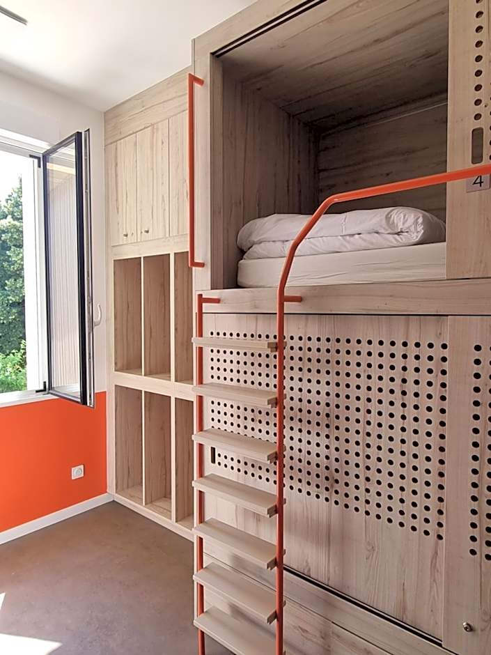 Bloom Hostel Bar & Garden