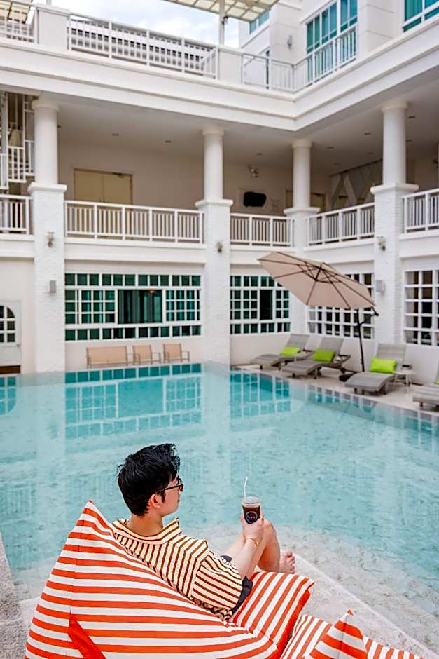 De Hug Hotel and Residence