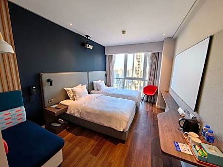 Standard Twin Room with Lake View and AV Equipment
