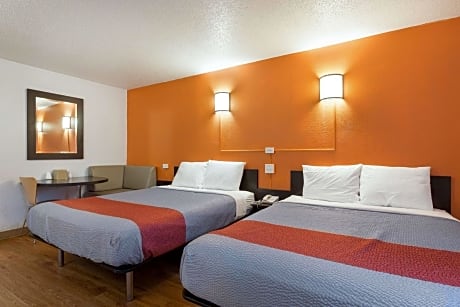 Queen Room with Two Queen Beds - Disability Access - Non-Smoking