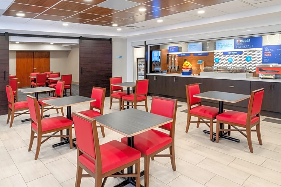 Holiday Inn Express & Suites Colorado Springs-Airport, an IHG Hotel