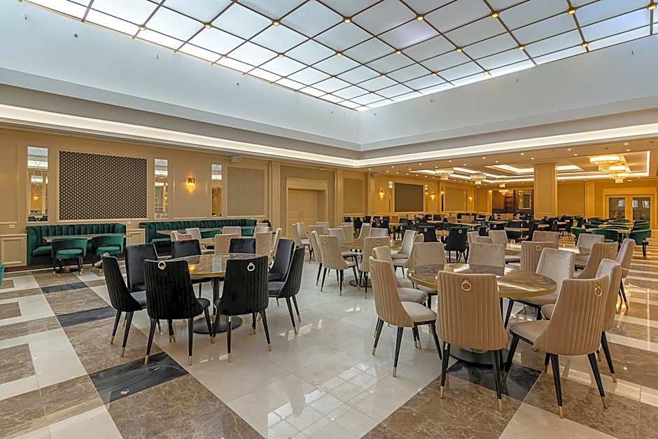 Astoria Grand Hotel