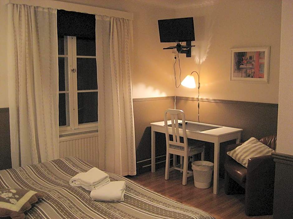 Photo 1 of 4 of Single Room