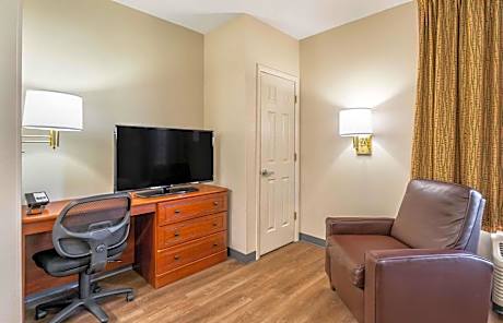 Studio with 1 King Bed - Non-Smoking