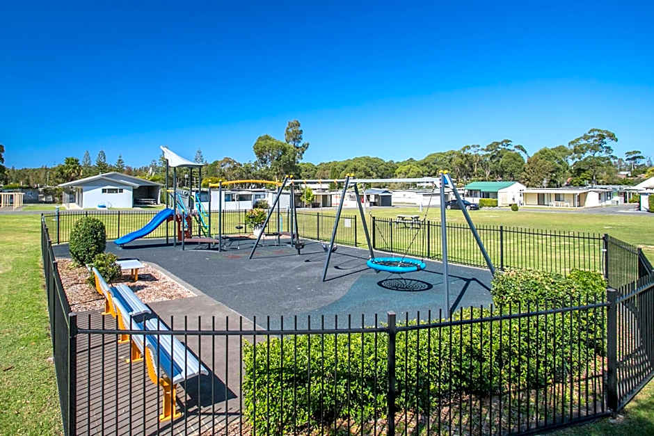 Lakeside Cabins & Holiday Village