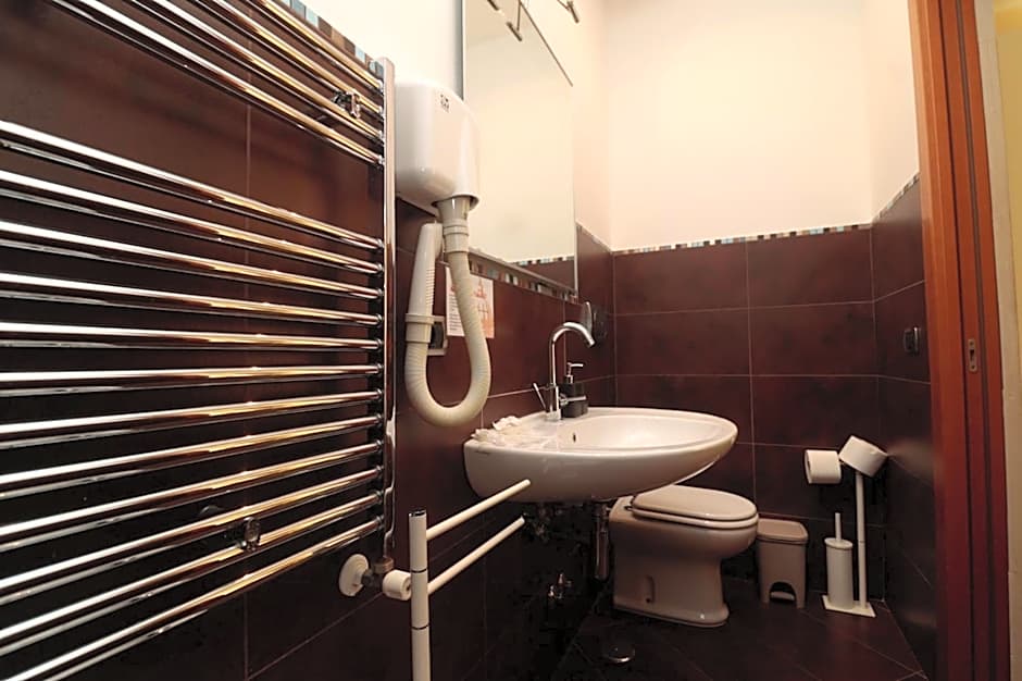 Cardinal Vatican Inn