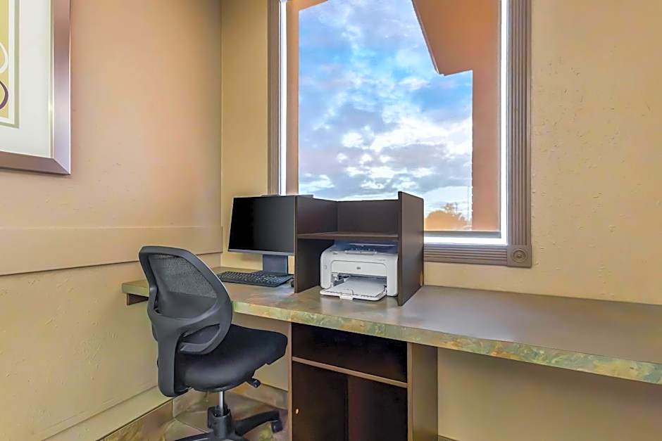 Super 8 by Wyndham Prince Albert