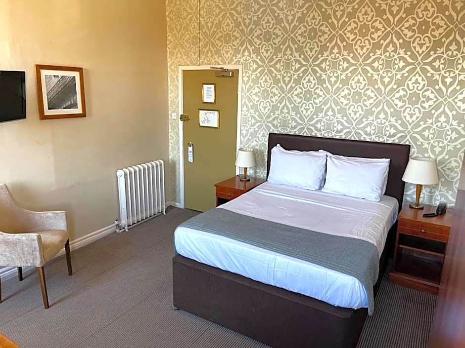 Manor Hotel by Greene King Inns