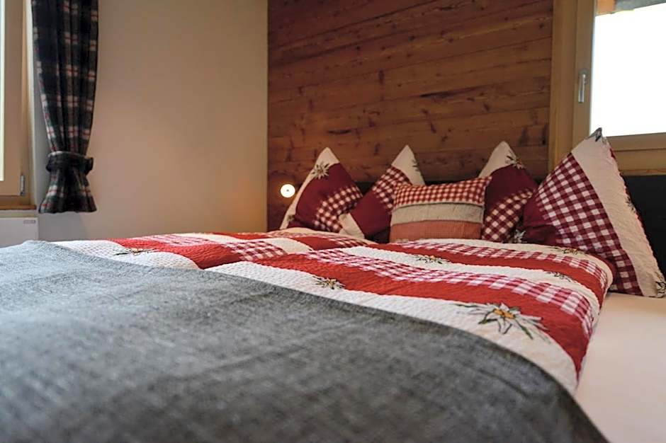 Berggasthaus Eggberge - Boutique Mountain Hotel - Access via Cablecar