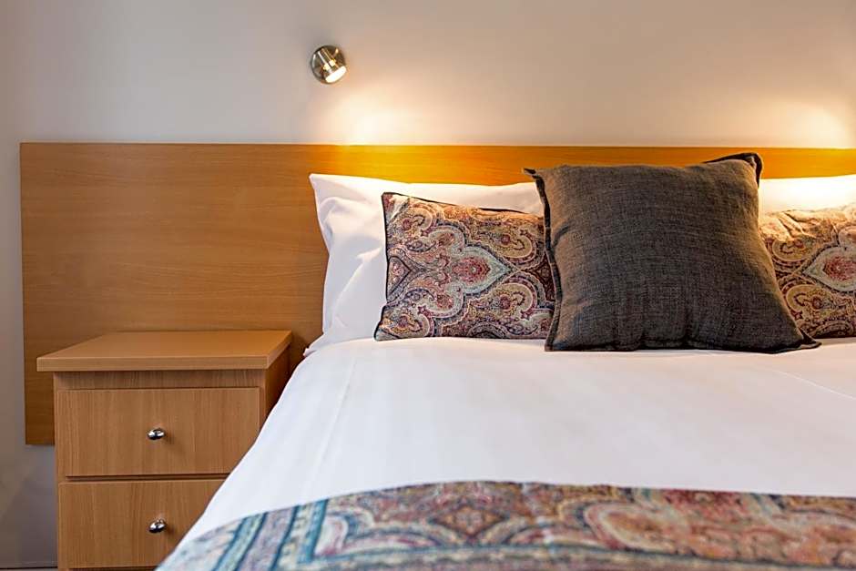 Fox on the Run - Motel Kilmore