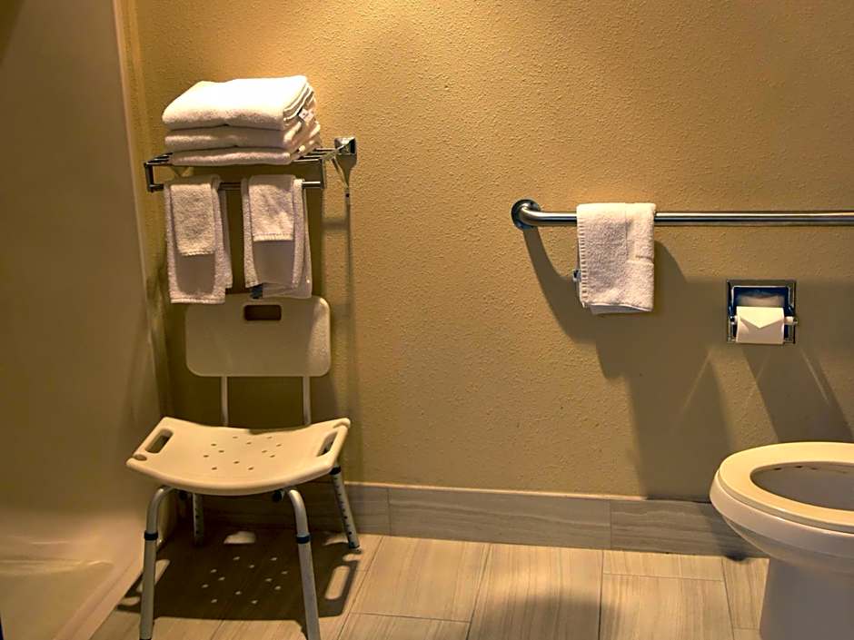 Quality Inn & Suites Brooks Louiville South