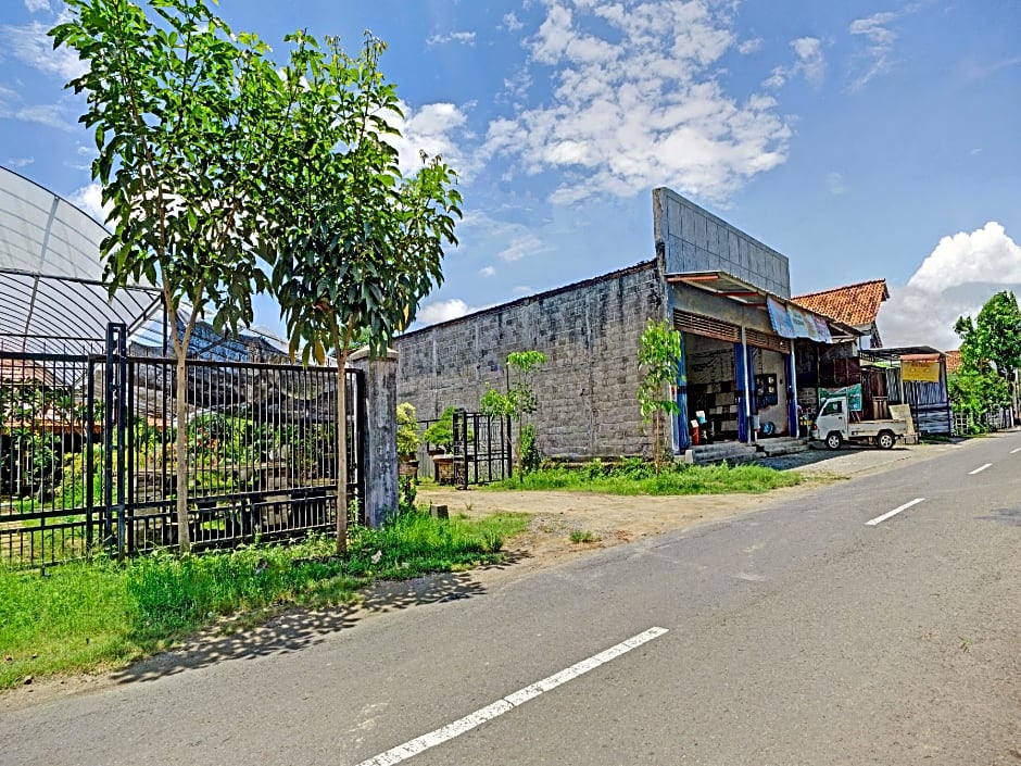 SPOT ON 90742 Kinanthy Garden Syariah