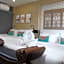 Lynlan Hostel & Cafe