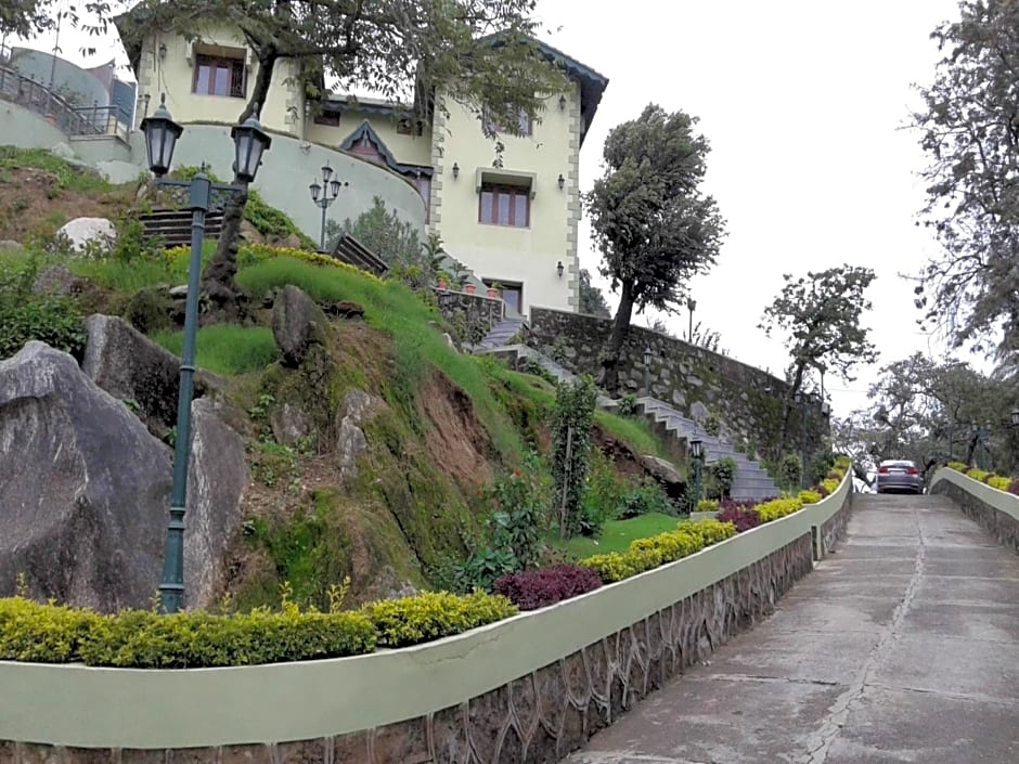 The Colonial Manek Manor by SAH