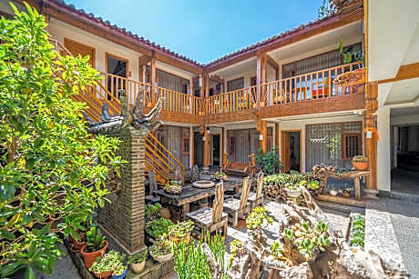 Guesam Cloud Light Tibet Culture Inn