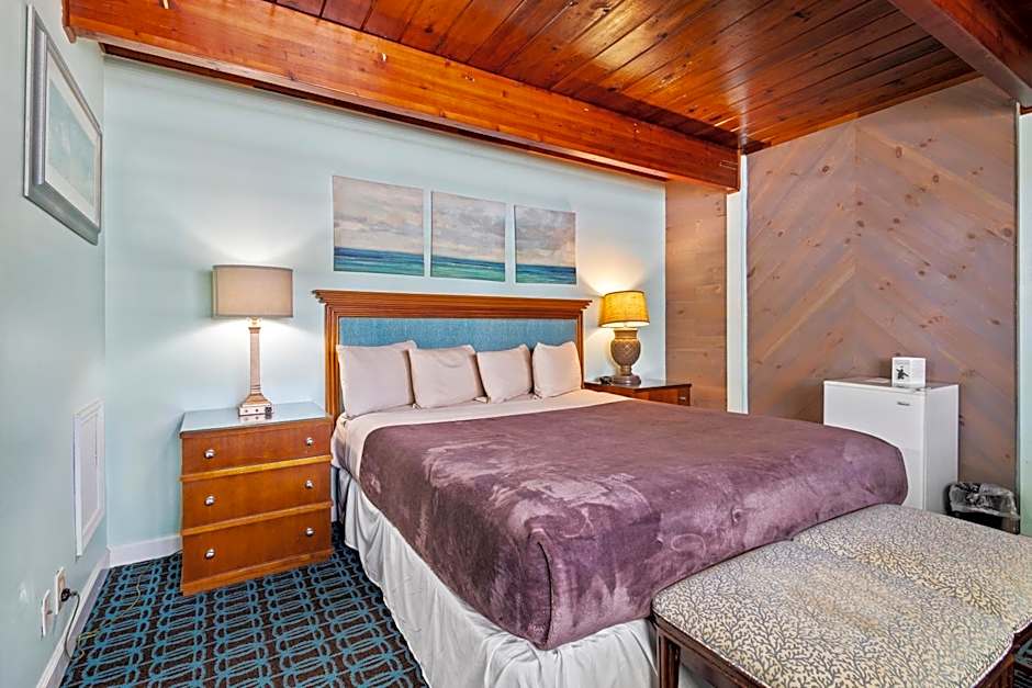 Oceanfront Inn, Inlet View, King Bed, #9