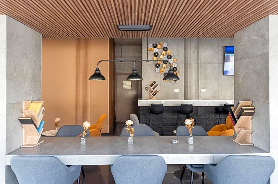Rise Hotel