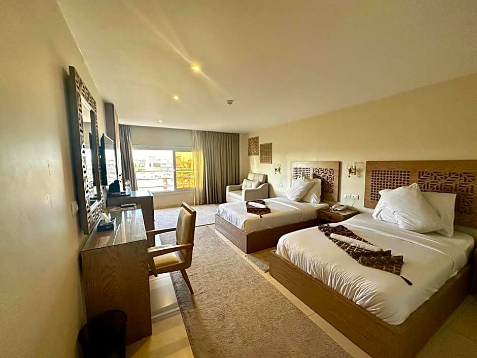 DouDou Pyramids View Hotel