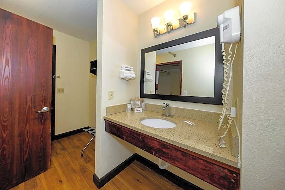 Red Roof Inn Osage Beach - Lake of the Ozarks