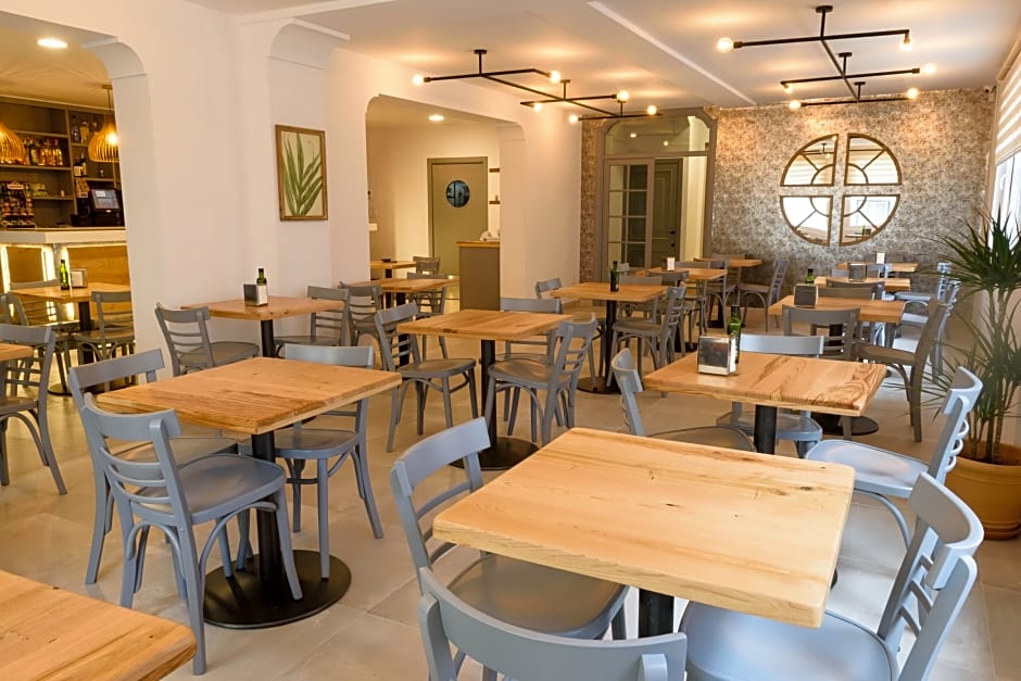 Hostal Restaurante La Isla S.L.