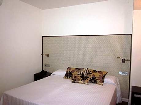 Standard Single Room with Mountain View