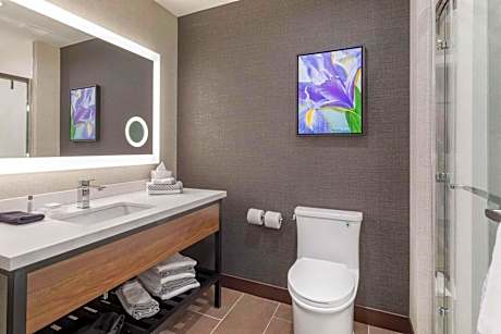 Quadruple Room with Two Queen Beds and No View - Disability Access/Non Smoking/Upper floor