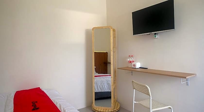 RedDoorz near Laweyan Gentan