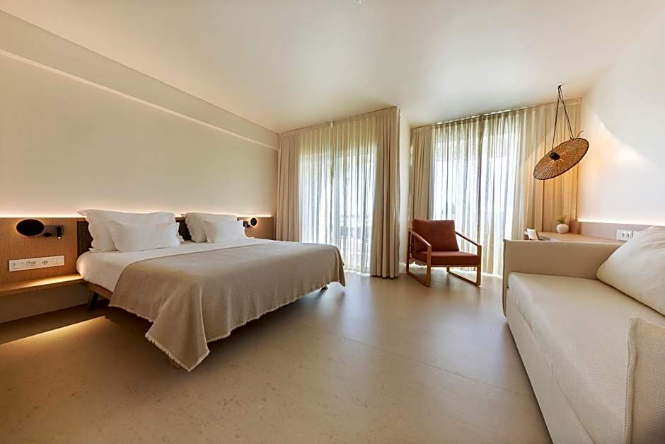 Photo 1 of 11 of Premium Suite, Sea View