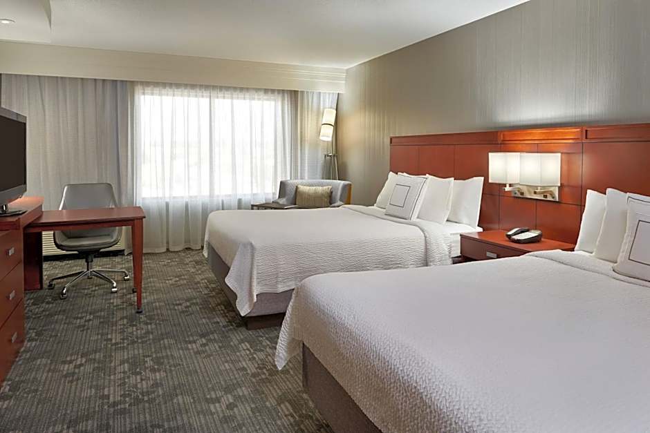 Courtyard by Marriott Kingston Highway 401/Division Street