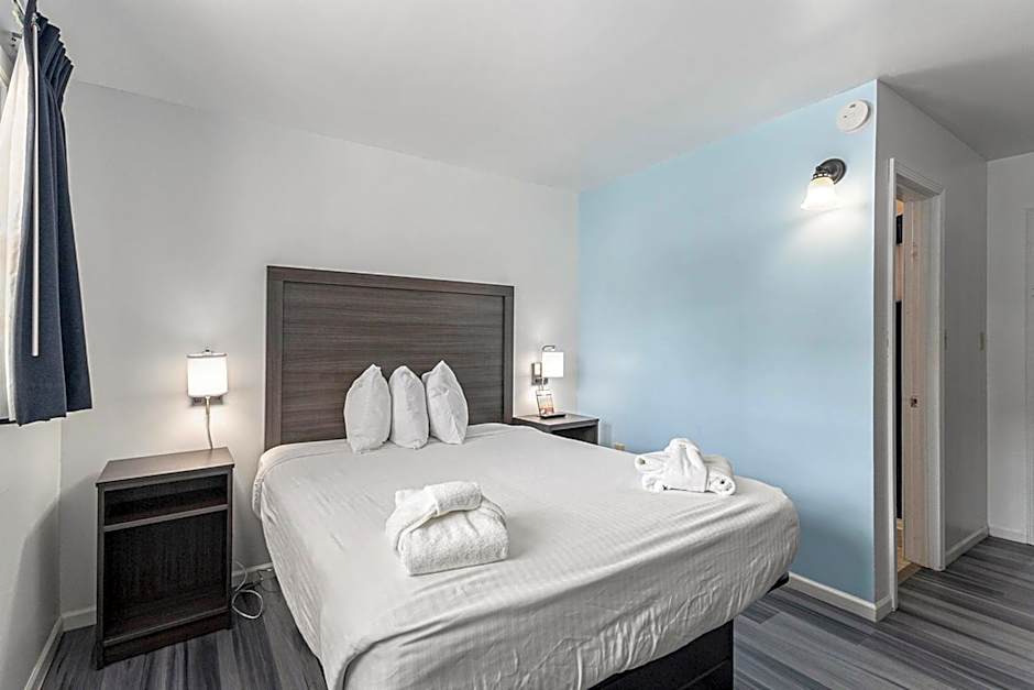 Snyders Shoreline Inn