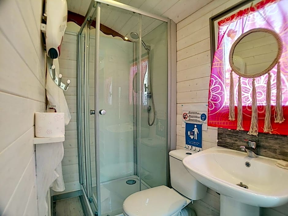 MAS MAURANE-Roulotte avec SPA privé aux portes d'ARLES