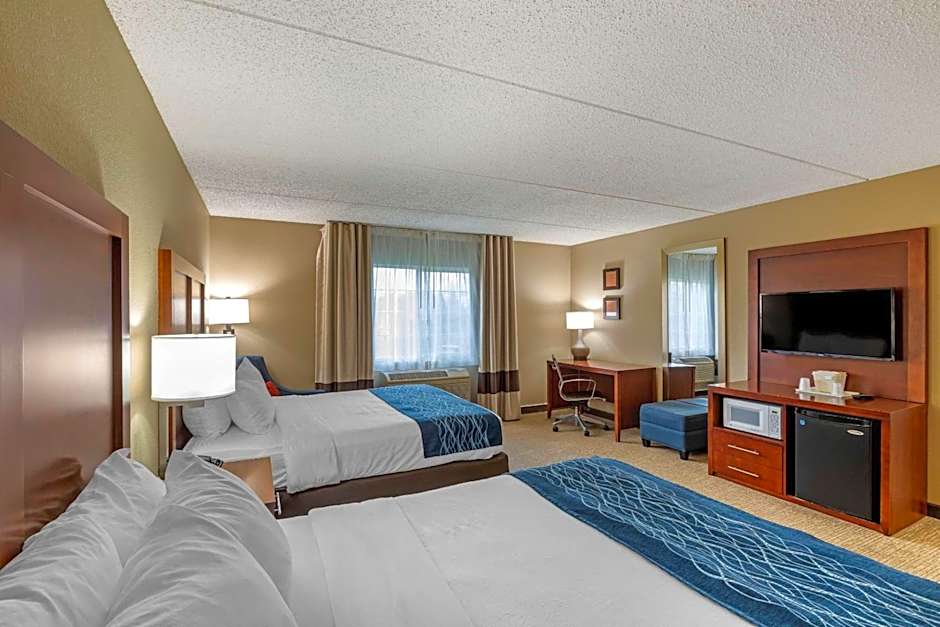 Comfort Inn and Suites Jackson - West Bend