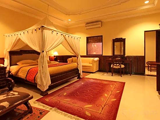 Super OYO Townhouse Oak Maxi Hotel Legian