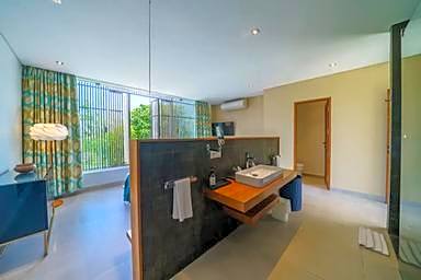 La Maison d'Ulysse - Luxury 4BR Villa Surrounded by Rice Paddies