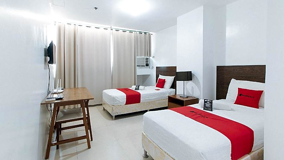 RedDoorz near Osmena Highway 1