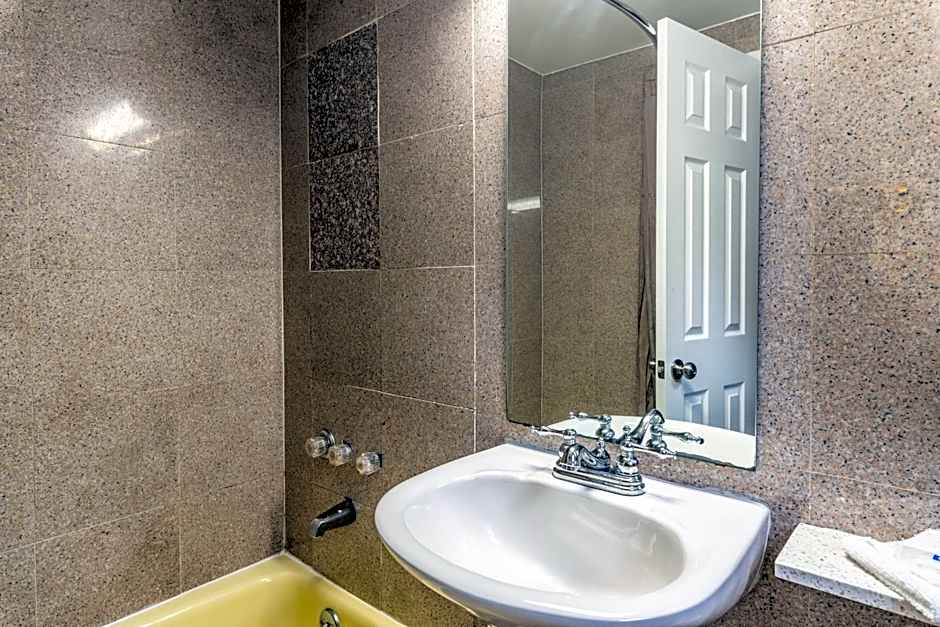 Motel 6-Elmsford, NY - White Plains