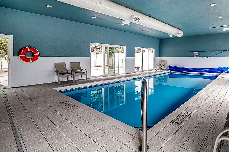 Econo Lodge Inn & Suites Logan