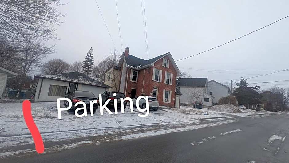Cozy downtown one bedroom free parking