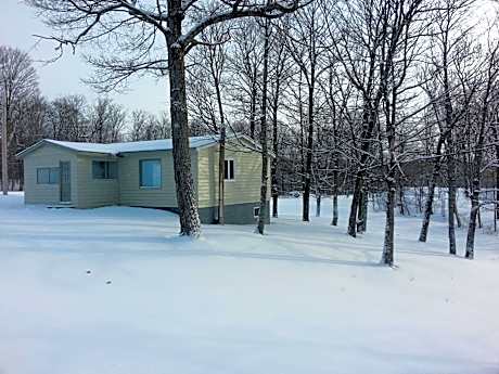 Quiet Bay Lakeside Escape