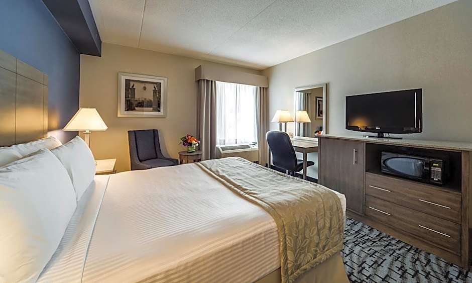 Monte Carlo Inns Oakville Suites
