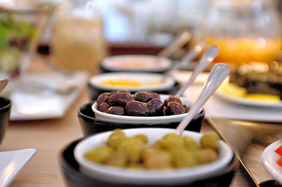 Sea View Cityscape Hotel