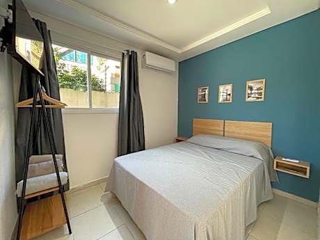 Studio coladinho da Praia de Canasvieiras c/ AC