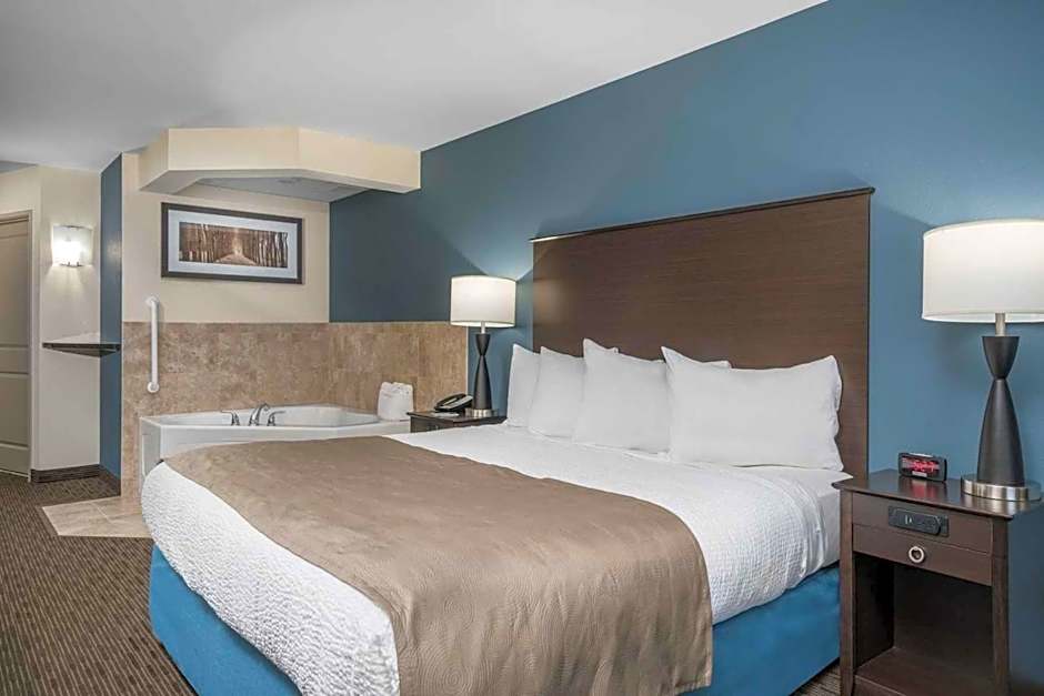 Photo 1 of 4 of 1 King Bed Suite