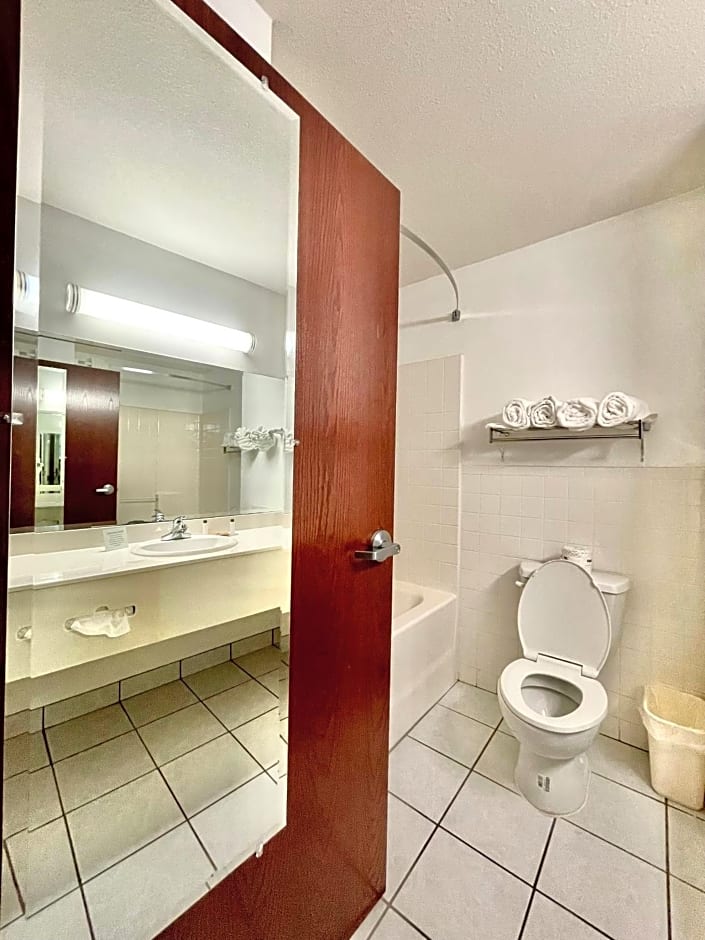 FairBridge Inn & Suites Cleburne